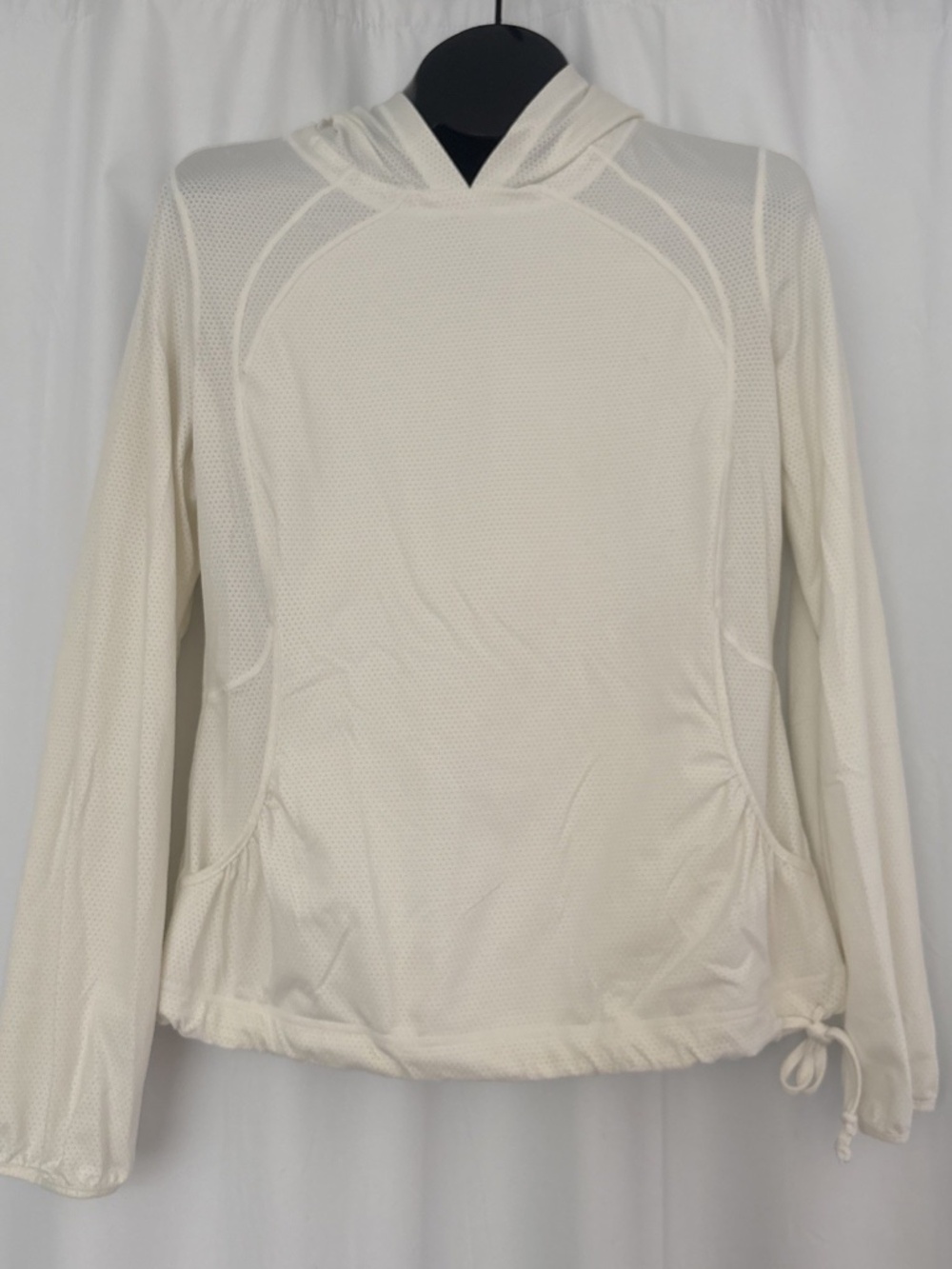 Ladies LULULEMON White Size M 10 Mesh Hooded Pullover Long Sleeve Top Drawstring